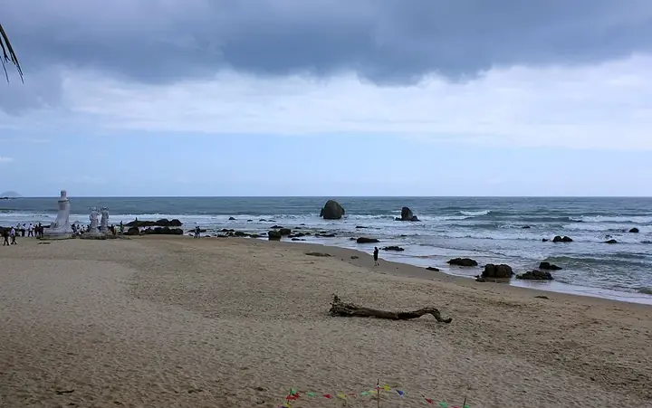 Бухта Жиюэвань — Riyue Bay