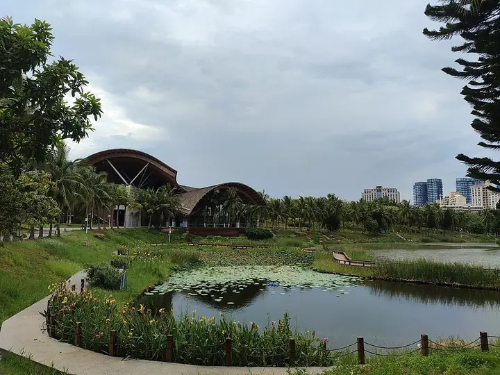 Парк Столетия — Century Park